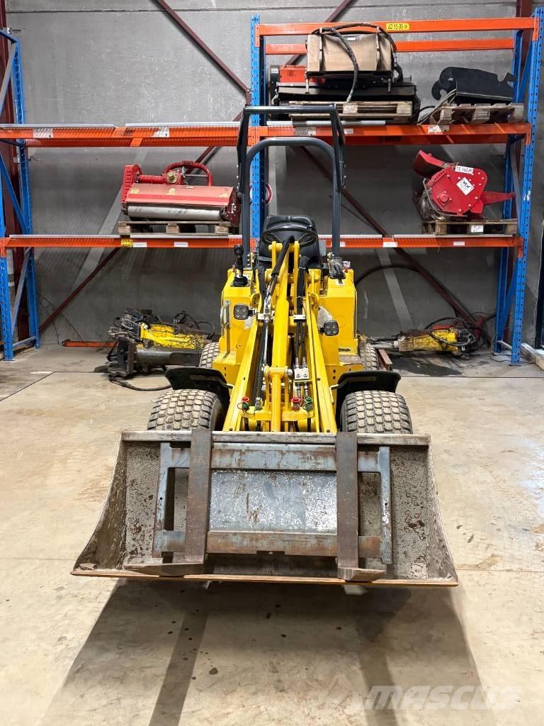 Knikmops KM 130 Iekrāvēji uz riteņiem