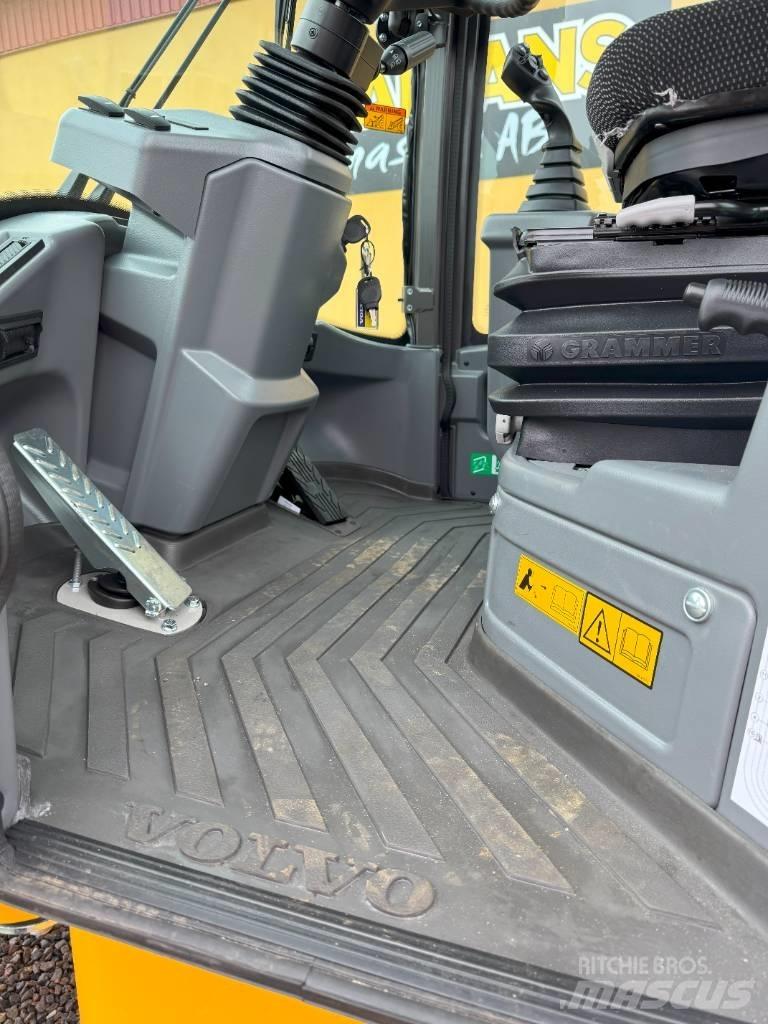 Volvo L 30 HS Iekrāvēji uz riteņiem