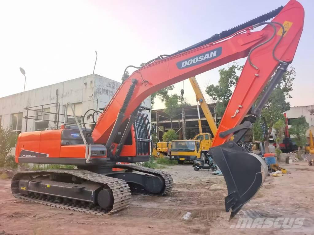 Doosan DX 225 LC Kāpurķēžu ekskavatori