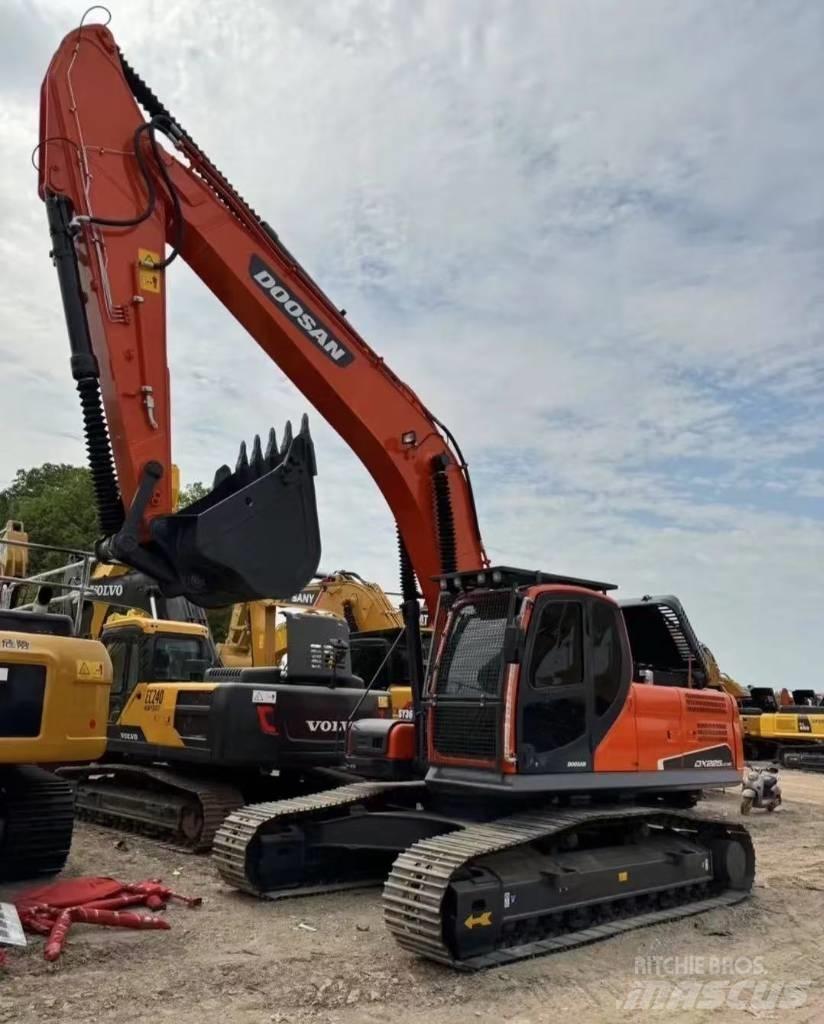 Doosan DX 225 Kāpurķēžu ekskavatori