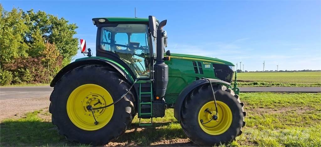 John Deere 6250R Traktori