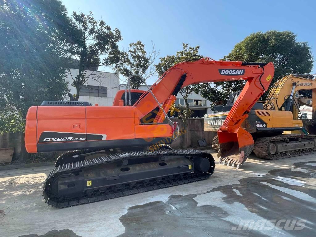 Doosan DX 225 LC Kāpurķēžu ekskavatori