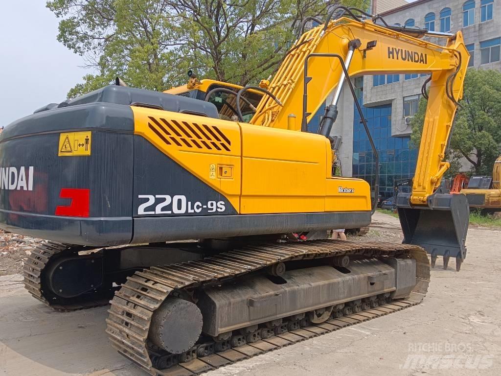 Hyundai R220LC-9S Kāpurķēžu ekskavatori