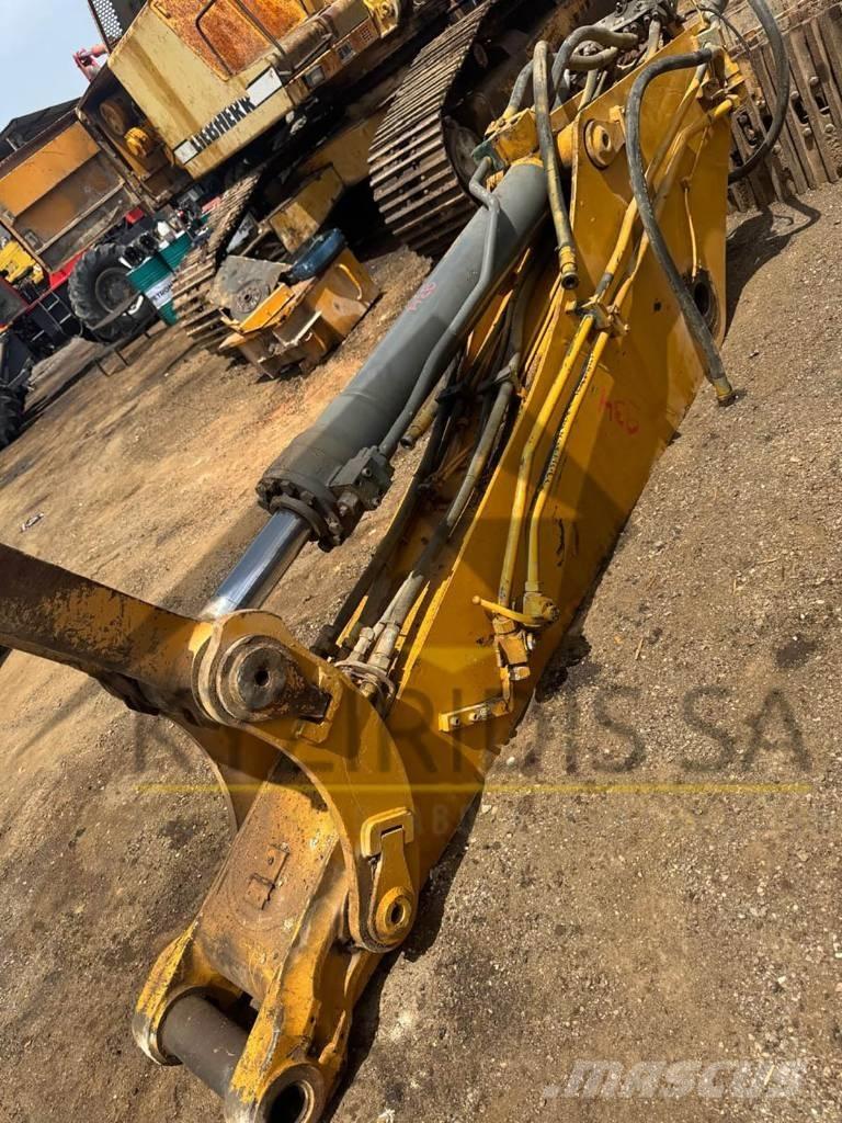 Liebherr R 934 Strēles un kausi