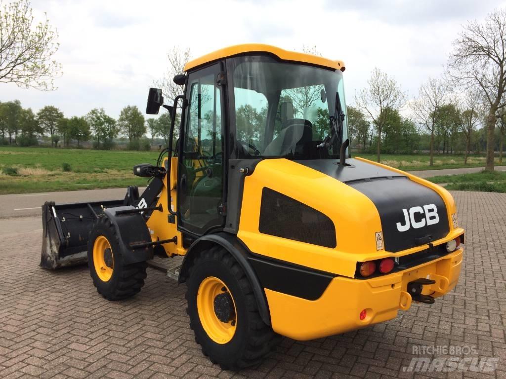 JCB 406 Iekrāvēji uz riteņiem