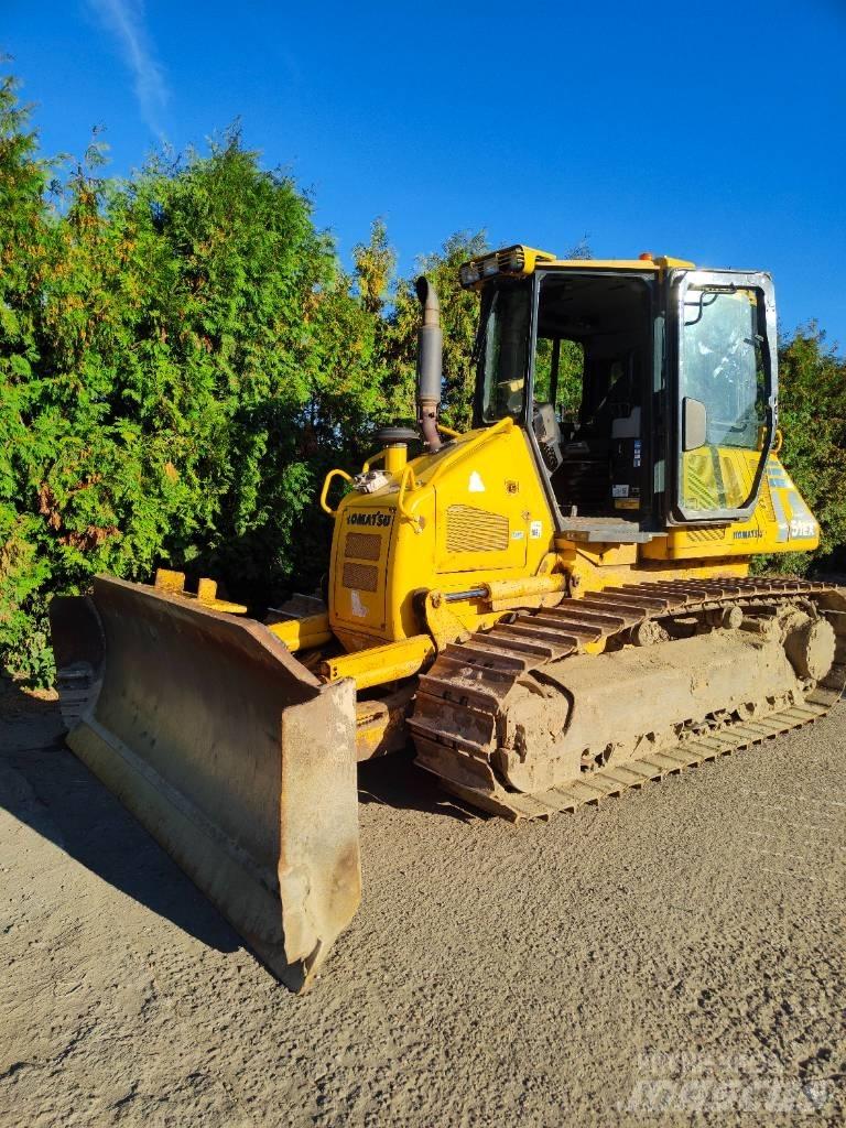 Komatsu D 51 Kāpurķēžu buldozeri