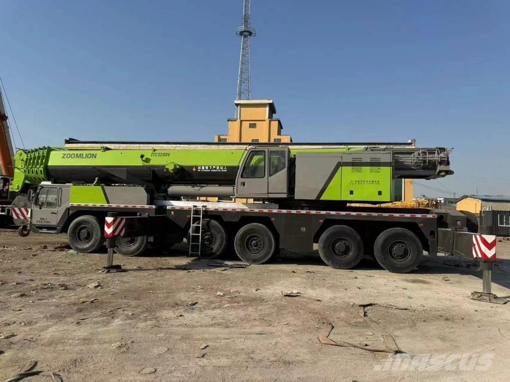 Zoomlion 220 Ton Visurgājēji celtņi