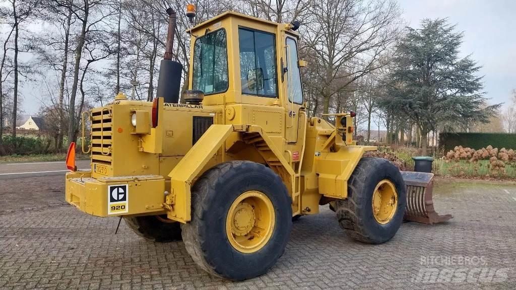CAT 920 Iekrāvēji uz riteņiem