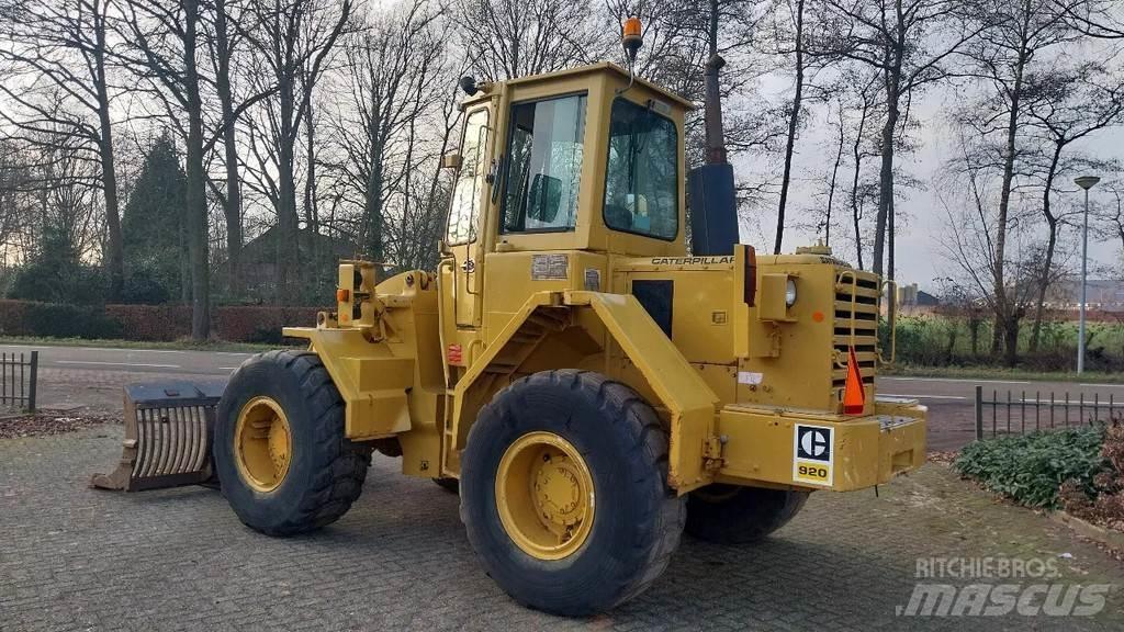 CAT 920 Iekrāvēji uz riteņiem