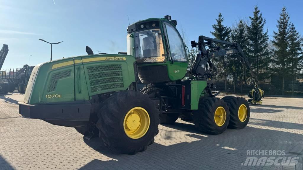 John Deere 1070 E Harvesteri