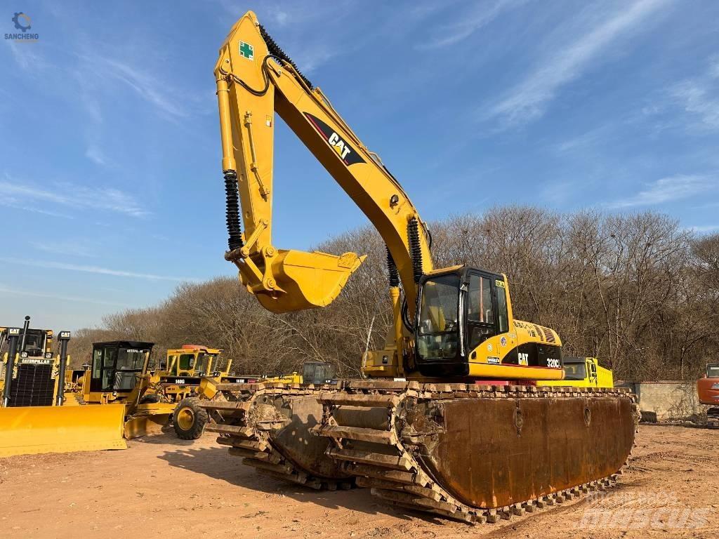 CAT 320 C L Amfībijas tipa ekskavatori