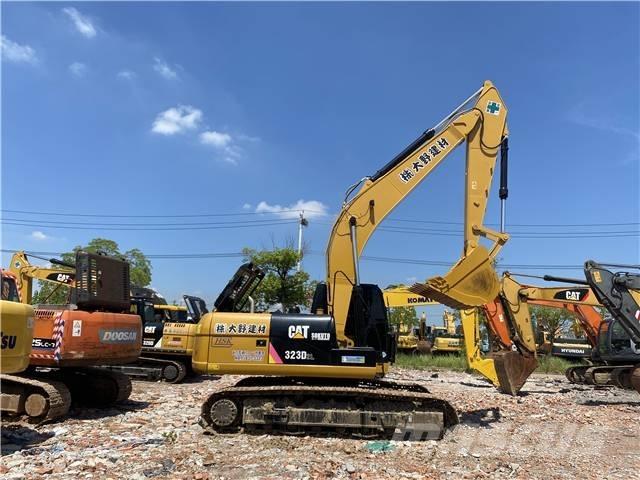 CAT 323D Kāpurķēžu ekskavatori