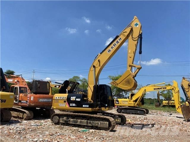 CAT 323D Kāpurķēžu ekskavatori