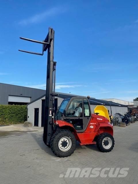 Manitou M 30.4 Apvidus autokrāvējs
