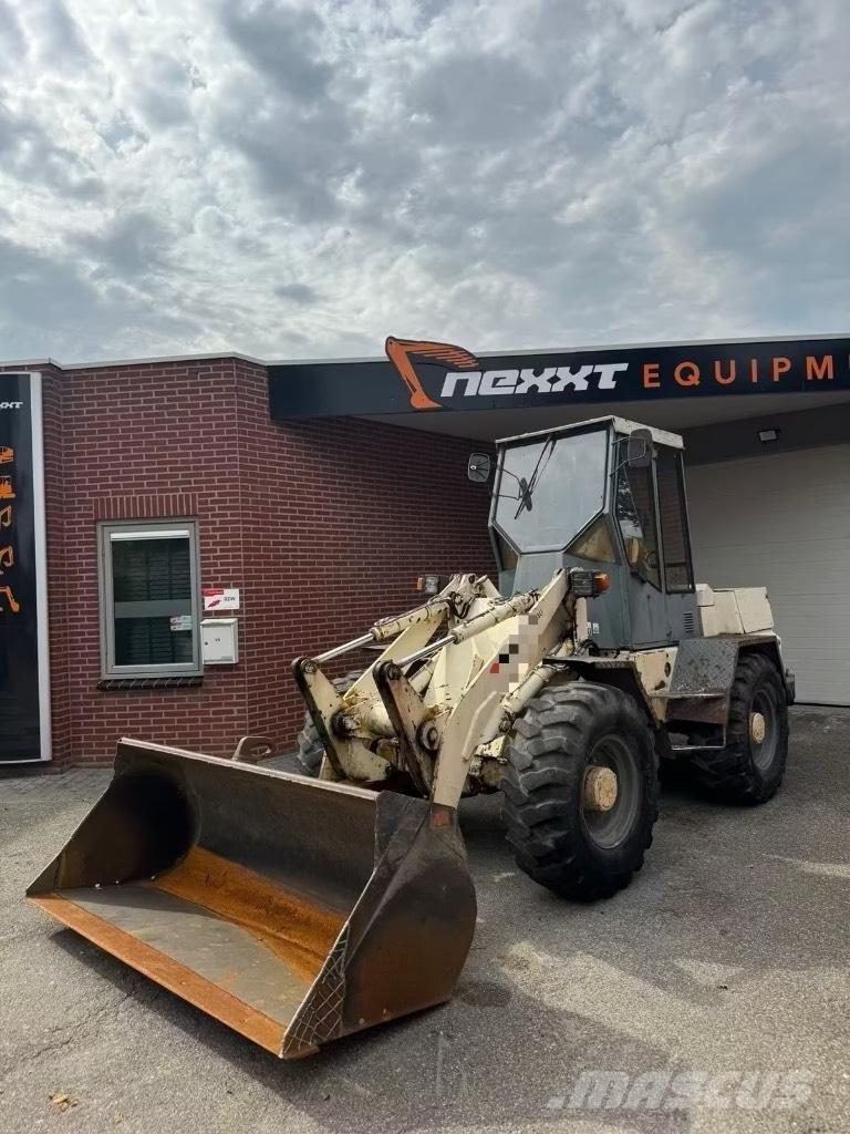 Atlas AR 72 Iekrāvēji uz riteņiem