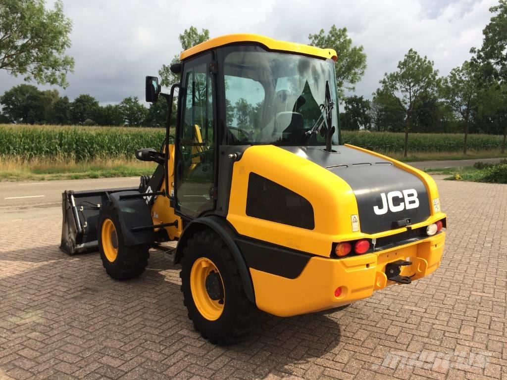 JCB 406 Iekrāvēji uz riteņiem