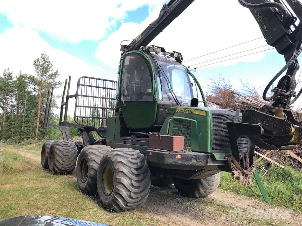 John Deere 810 E Forvarderi