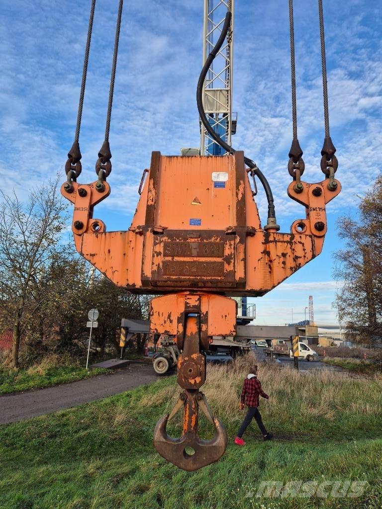 Liebherr LHM 250 Ostas krāni