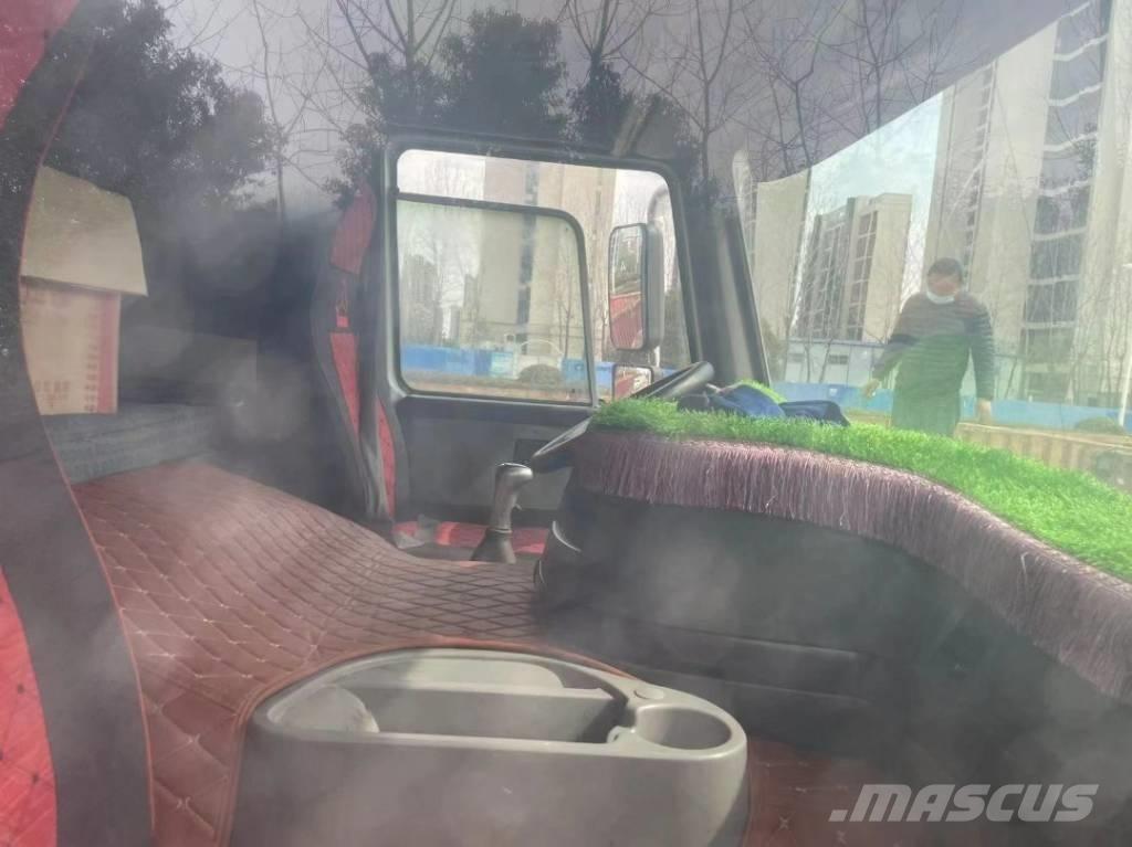 Howo 371 8x4 Pašizgāzējs