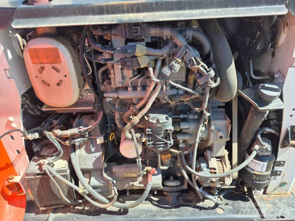 Bobcat T 750 Lietoti riteņu kompaktiekrāvēji