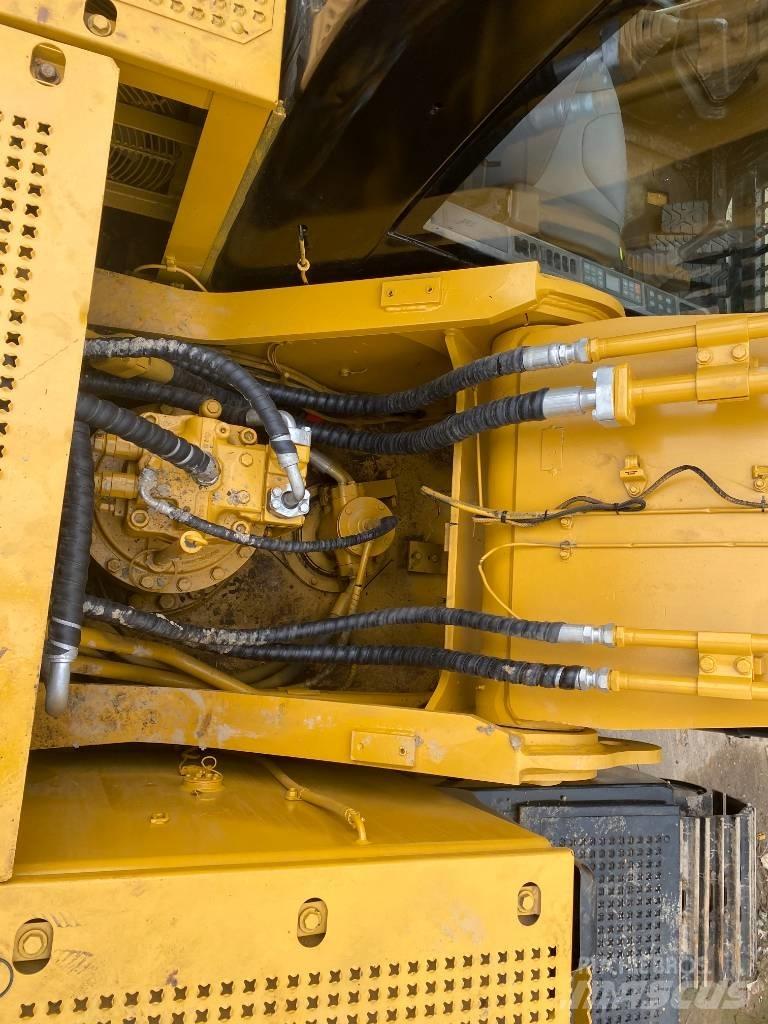 CAT 330 D Kāpurķēžu ekskavatori