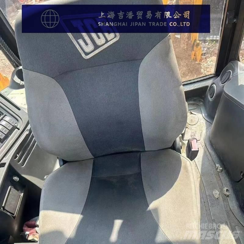 JCB 3 CX Iekrāvēji uz riteņiem