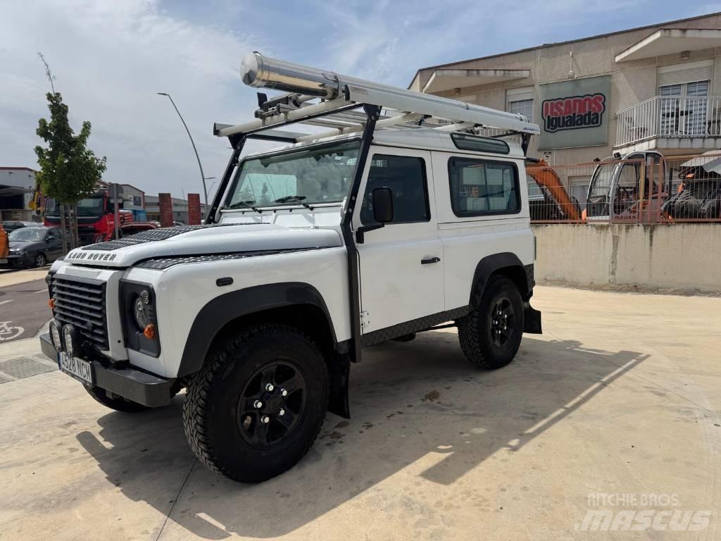 Land Rover Defender Automašīnas
