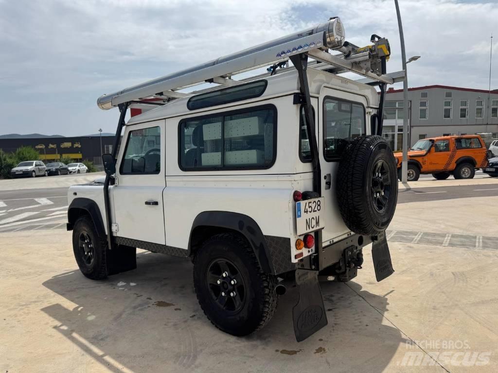 Land Rover Defender Automašīnas