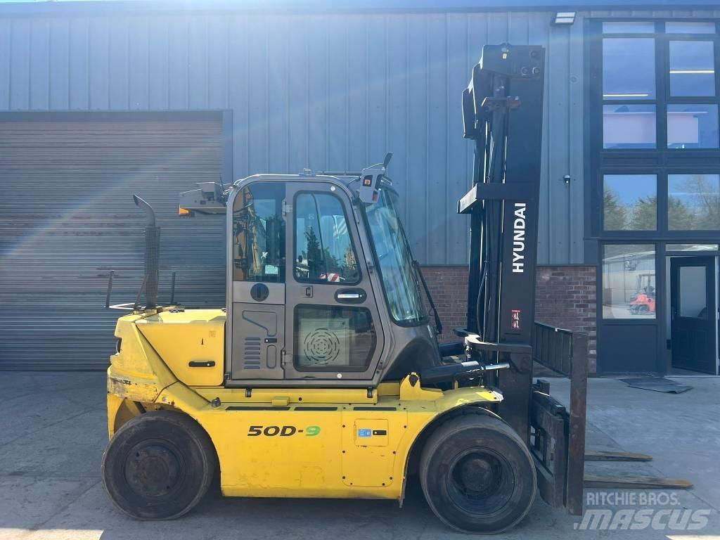 Hyundai 50 D-9 A Tehnika ar dīzeļa dzinēju