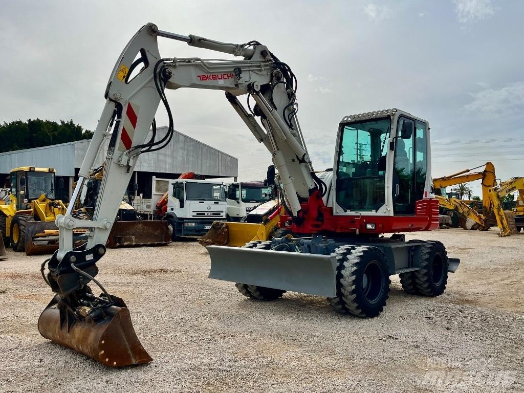 Takeuchi TB 295 Ekskavatori uz riteņiem