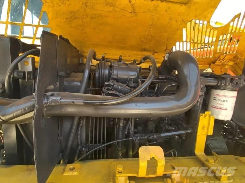 Komatsu PC60-7 Kāpurķēžu ekskavatori