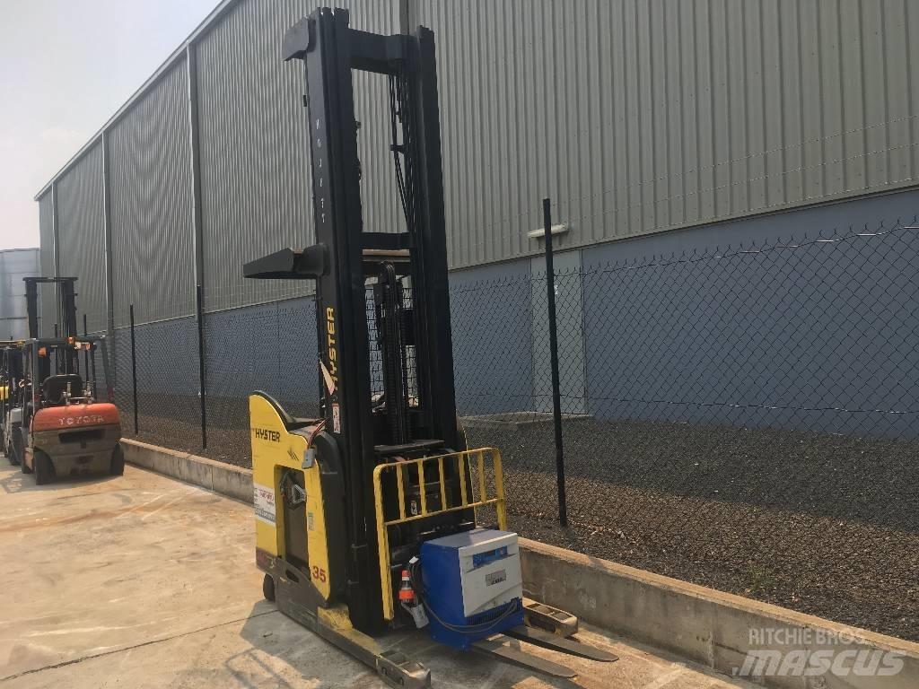 Hyster N35ZDR Lielaugstuma pārvadātājs