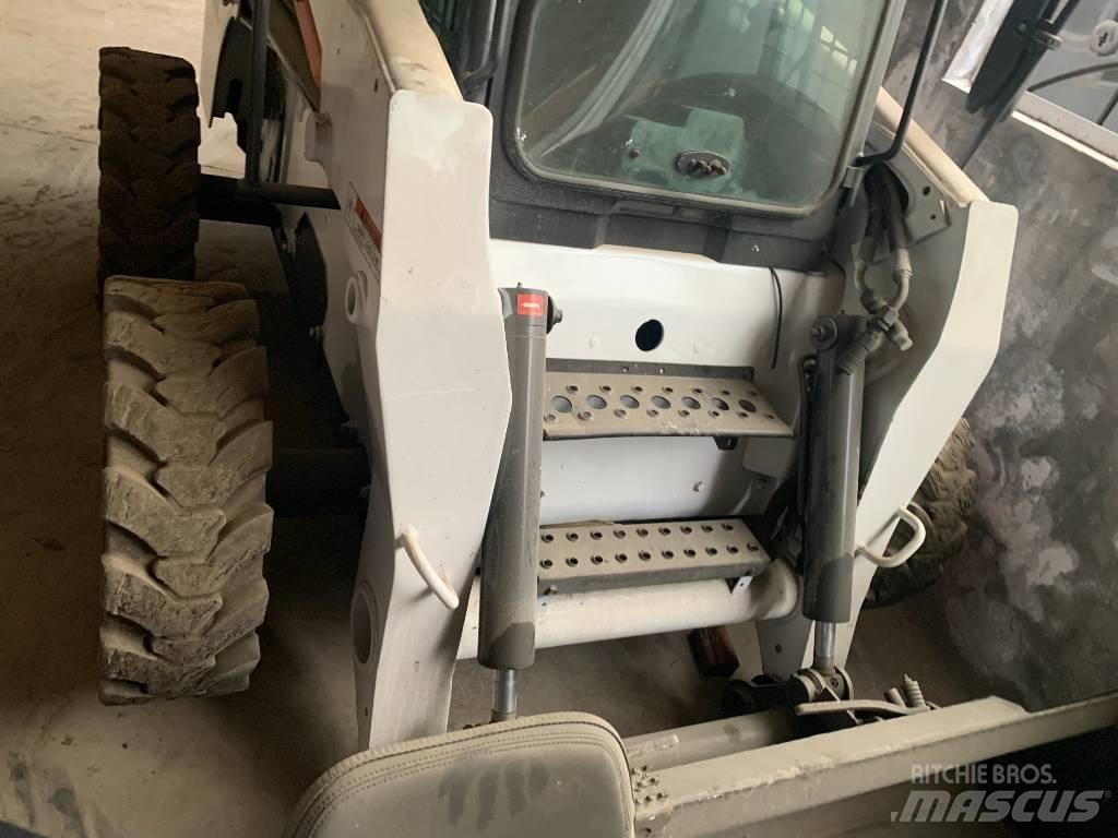 Bobcat S 300 Lietoti riteņu kompaktiekrāvēji