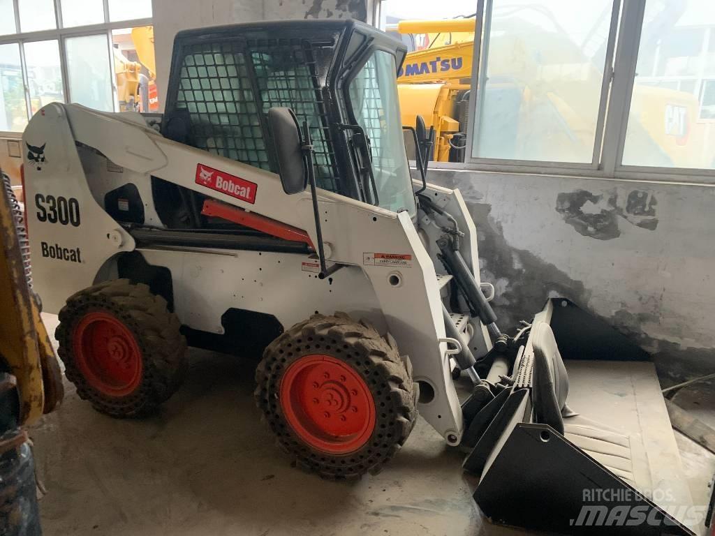 Bobcat S 300 Lietoti riteņu kompaktiekrāvēji