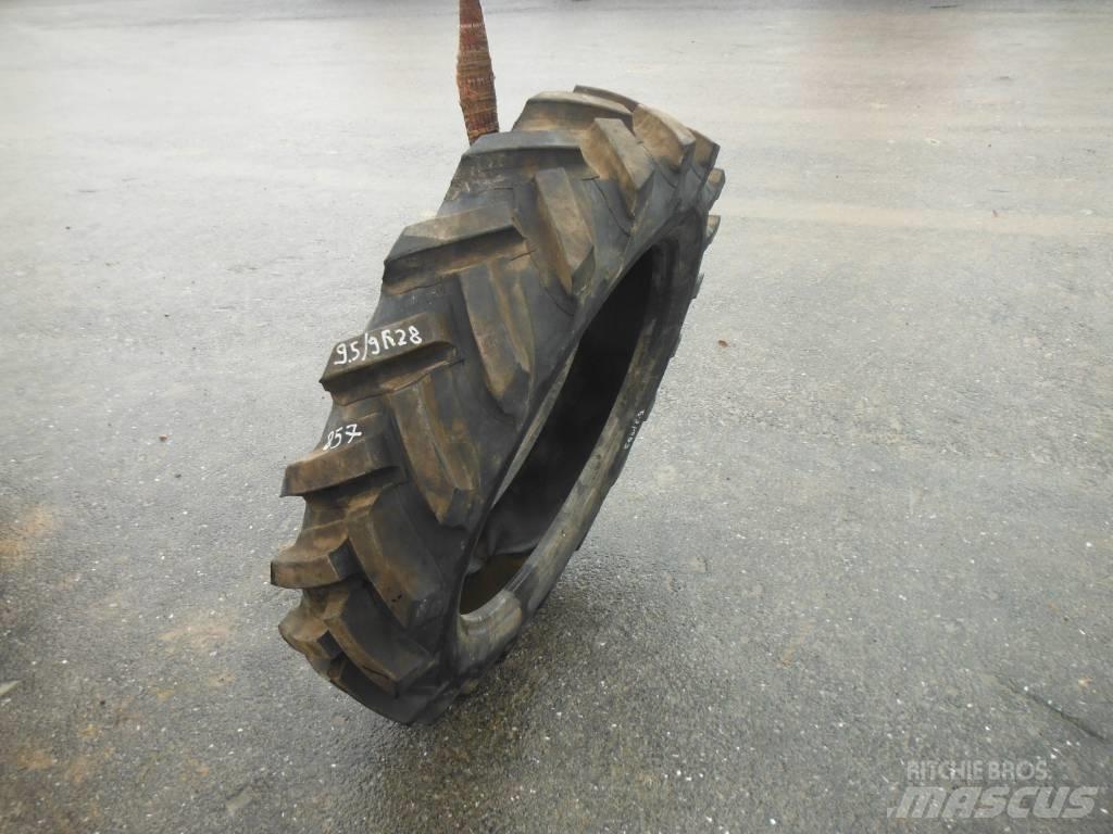 Michelin 9.5/9R28 Riepas, riteņi un diski