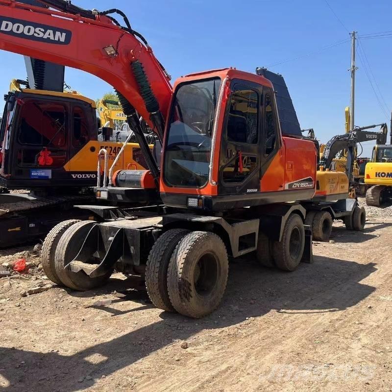 Doosan DX150W Ekskavatori uz riteņiem