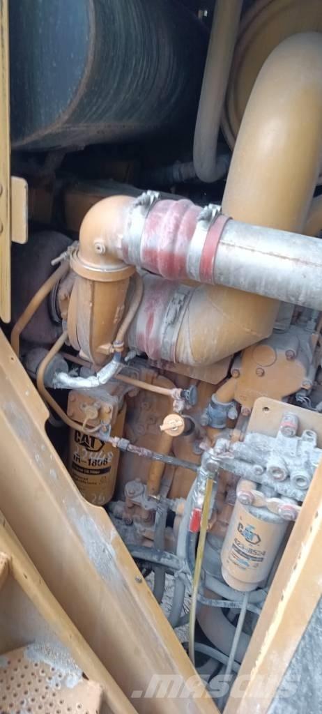 CAT 988H Iekrāvēji uz riteņiem