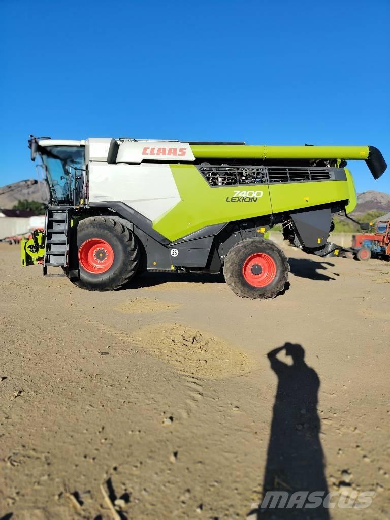 CLAAS Lexion 7400 Ražas novākšanas kombaini