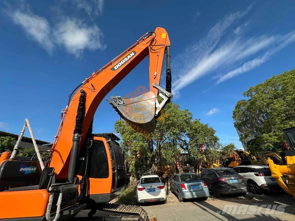 Doosan DX 225 LCA Kāpurķēžu ekskavatori