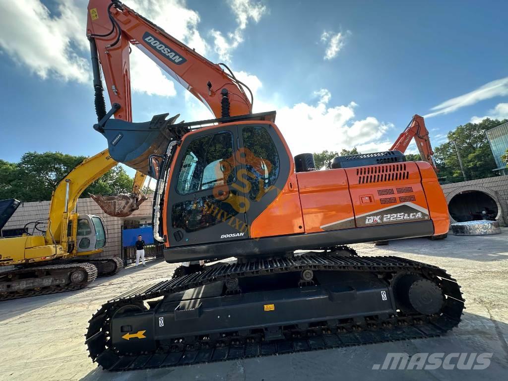 Doosan DX 225 LCA Kāpurķēžu ekskavatori