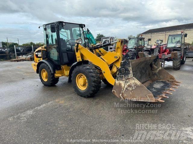 CAT 906 Iekrāvēji uz riteņiem