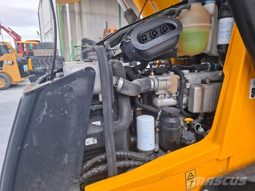 JCB 3 CX Ekskavatori-iekrāvēji