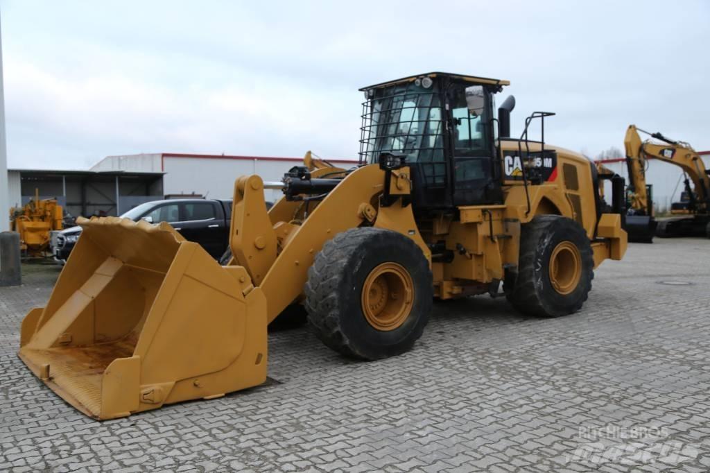 CAT 950M Iekrāvēji uz riteņiem
