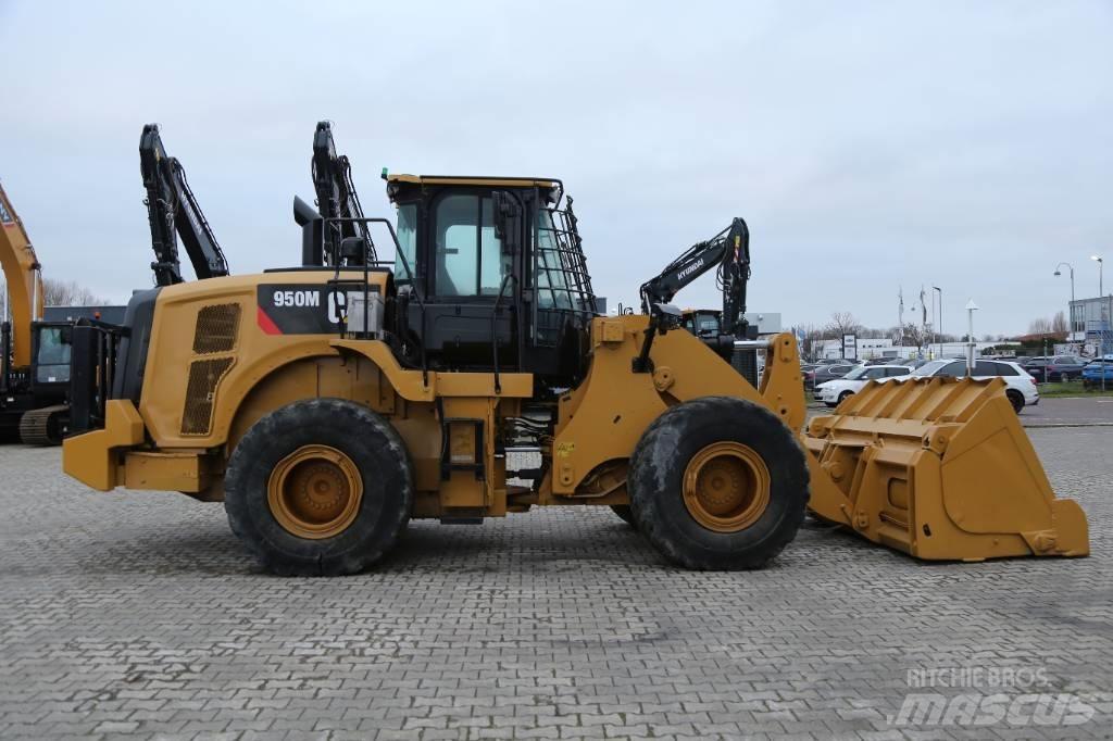 CAT 950M Iekrāvēji uz riteņiem