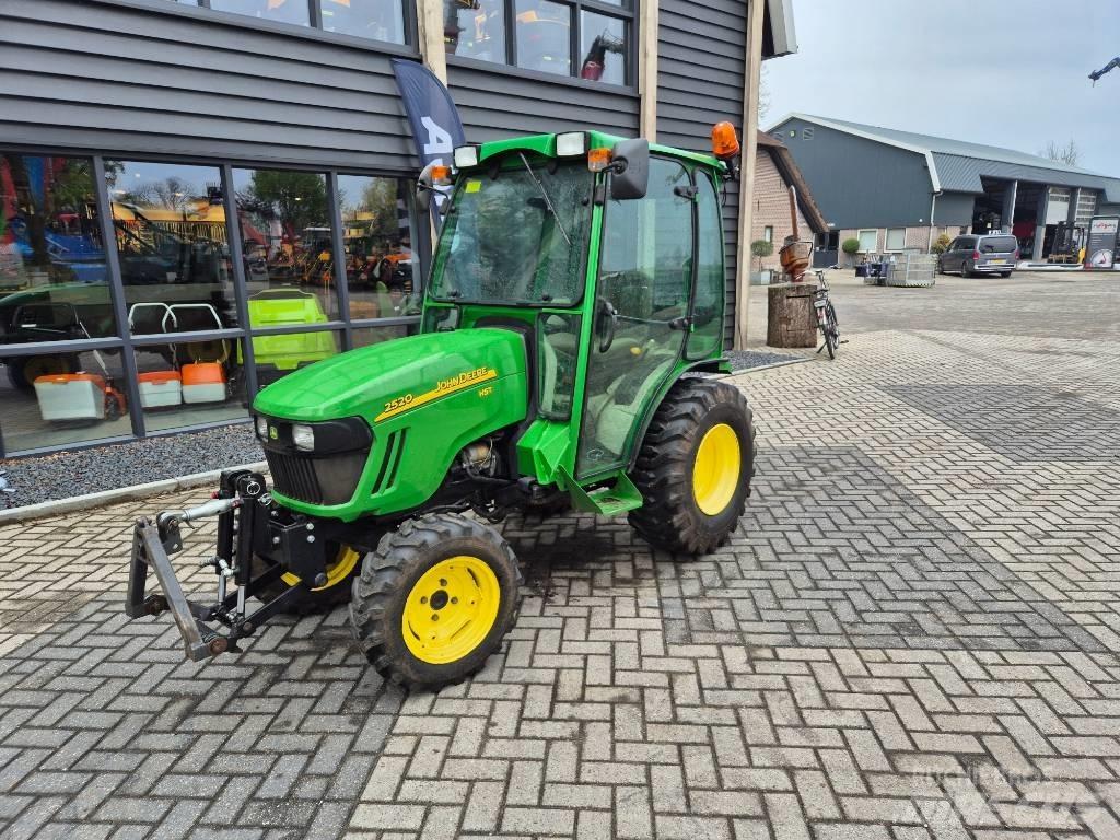 John Deere 2520 Kompaktie traktori