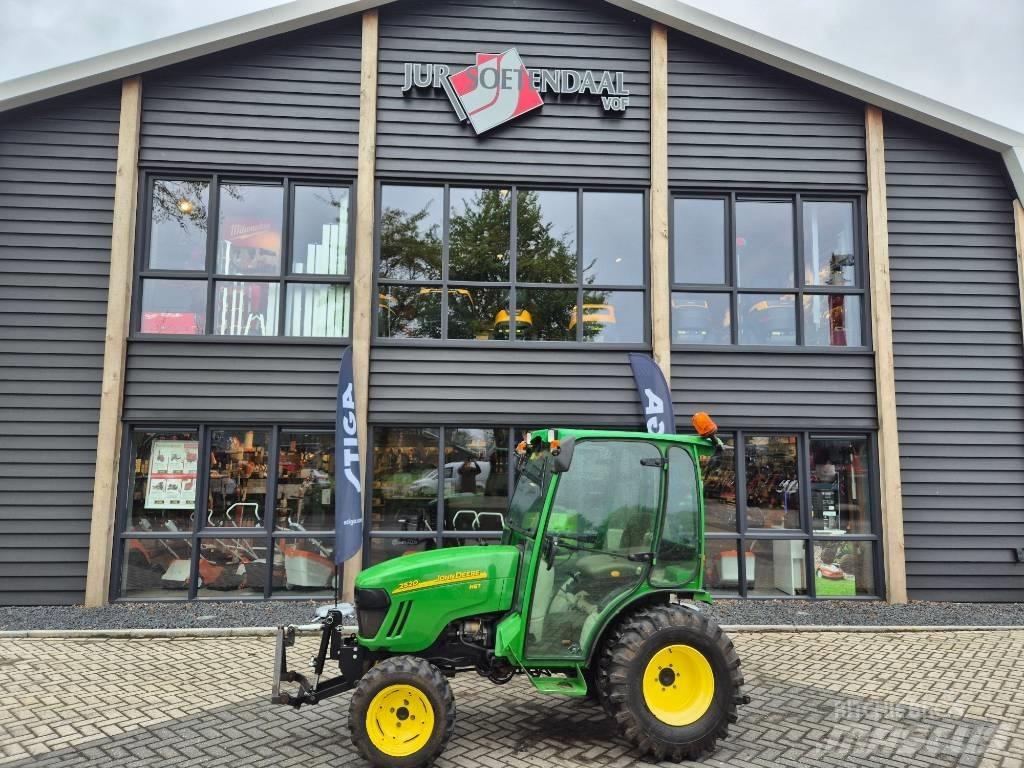 John Deere 2520 Kompaktie traktori