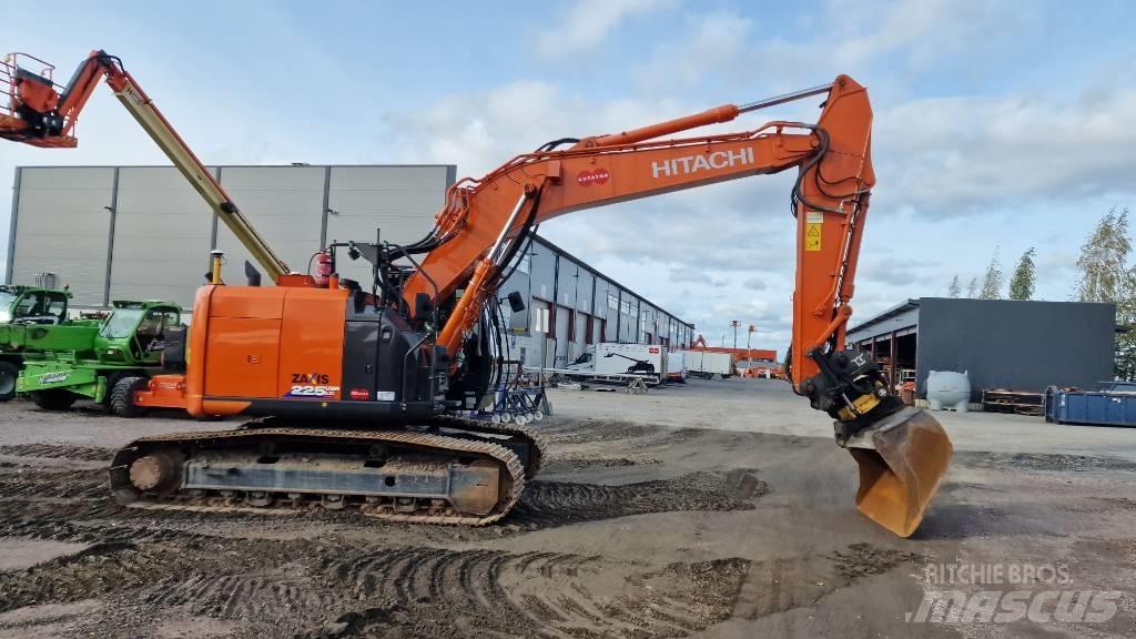 Hitachi ZX225USRLC-6 Kāpurķēžu ekskavatori