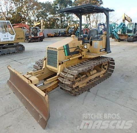 Mitsubishi BD2G Kāpurķēžu buldozeri