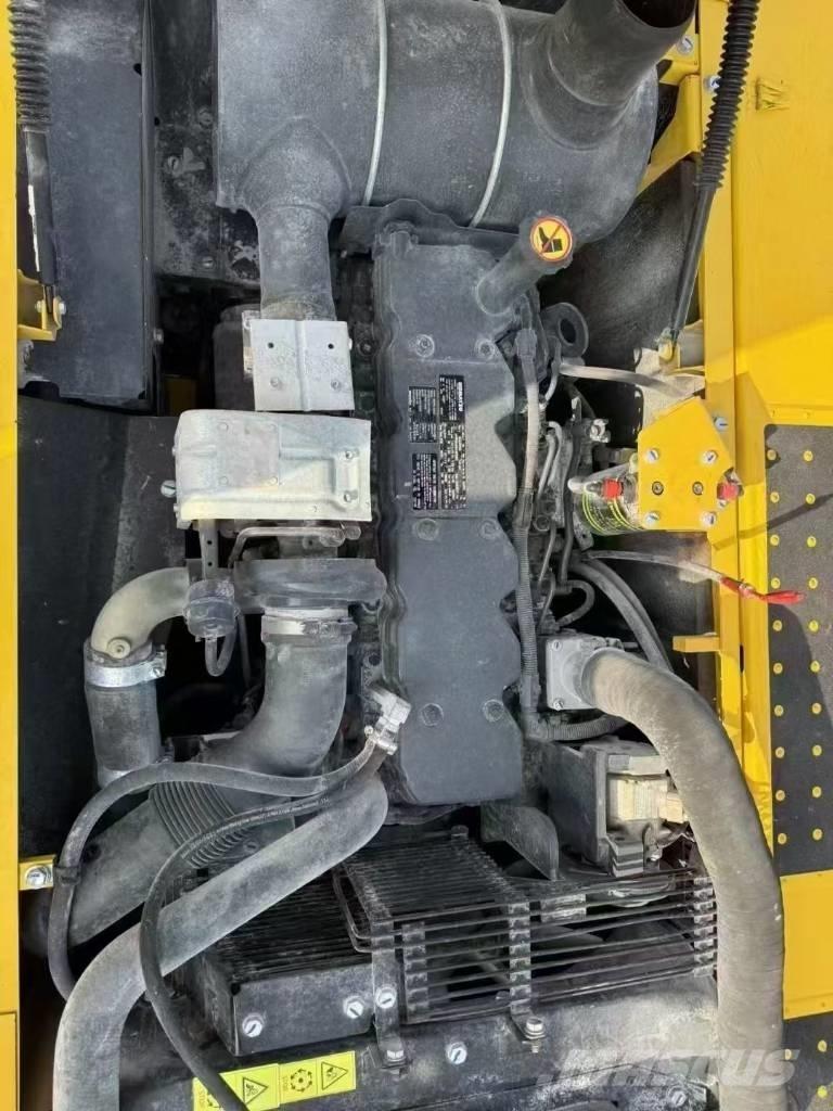 Komatsu PC 220 Kāpurķēžu ekskavatori