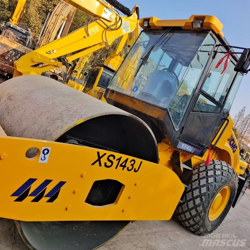 XCMG XS 142 J Vienvalča grunts veltņi